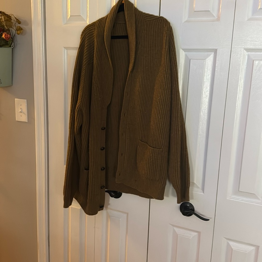 Very nice mens cardigan.